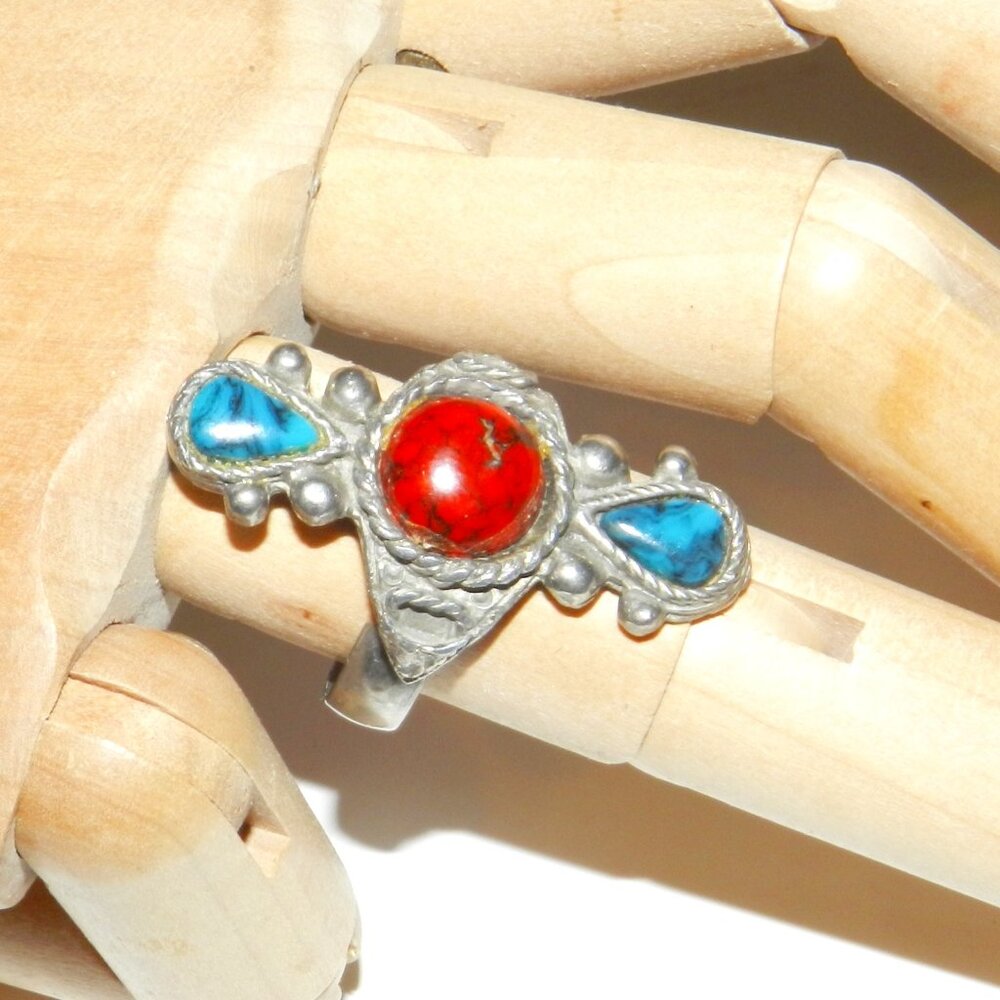 Women's Vintage Navajo Sterling Silver Ring SIze 7.5 Turquoise Coral